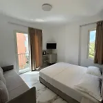 Star & Restaurant * غوليم