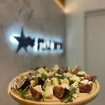 Star & Restaurant شقة *
