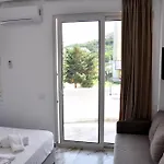 Star & Restaurant * غوليم