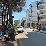 Star & Restaurant * غوليم