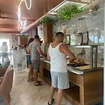 شقة Star & Restaurant *