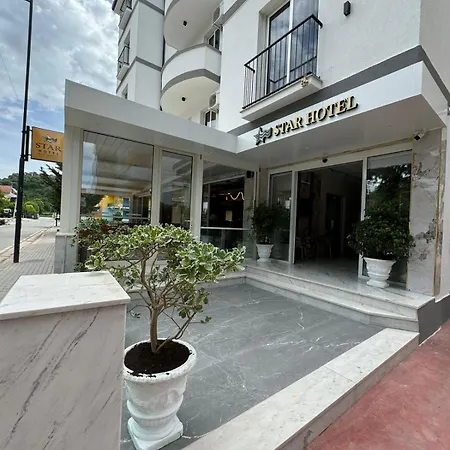 Star & Restaurant Apartman Golem