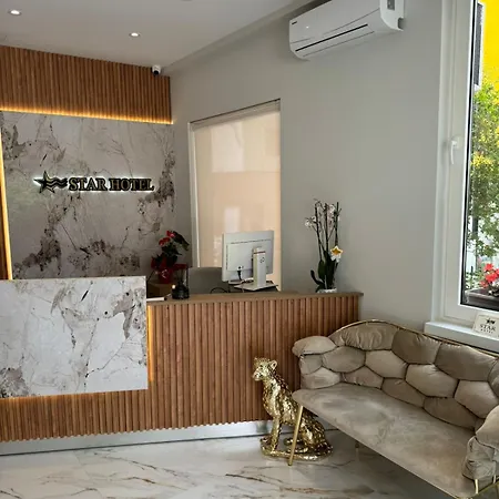 Star & Restaurant Lejlighed Golem (Tirana)