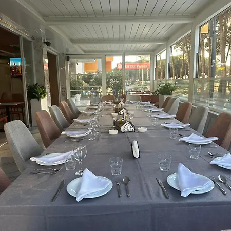 Star & Restaurant Lejlighed Golem (Tirana)