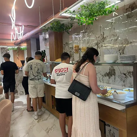 Star & Restaurant Apartman Golem