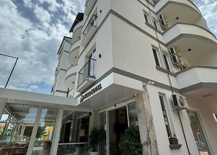 Star & Restaurant Lejlighed Golem (Tirana)