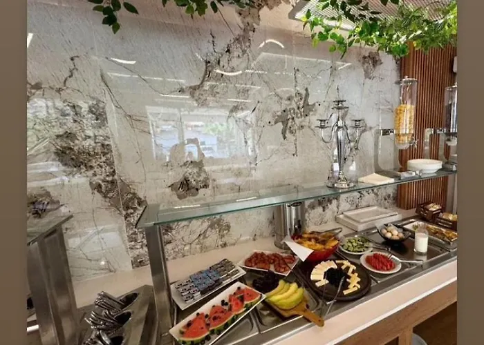 Star & Restaurant * Golem (Tirana)