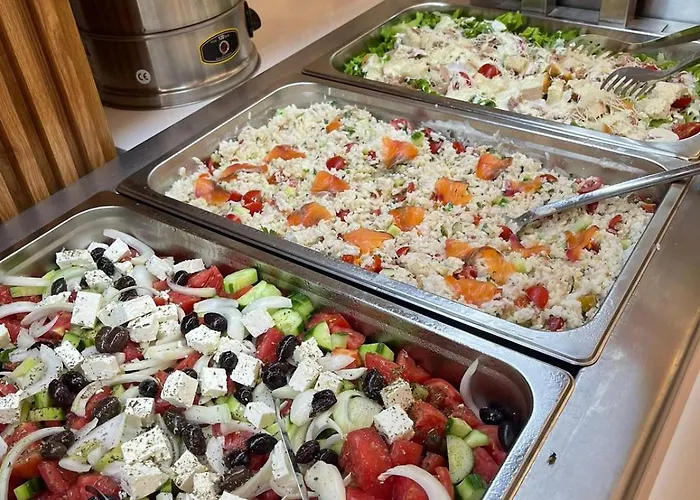 Star & Restaurant * גולם