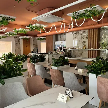 Star & Restaurant Lägenhet