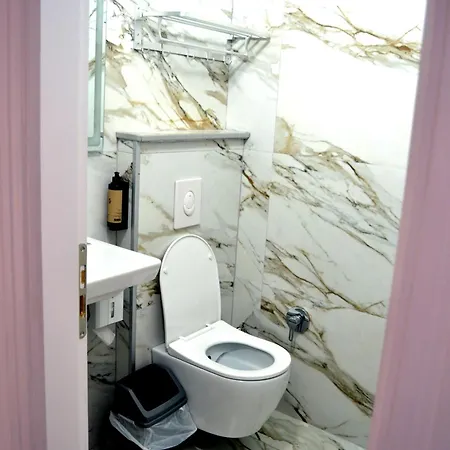 Apartment Star & Restaurant Golem (Tirana)