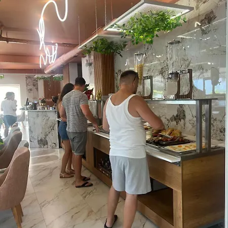 Apartamento Star & Restaurant *