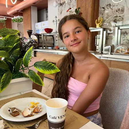 Star & Restaurant Golem (Tirana)