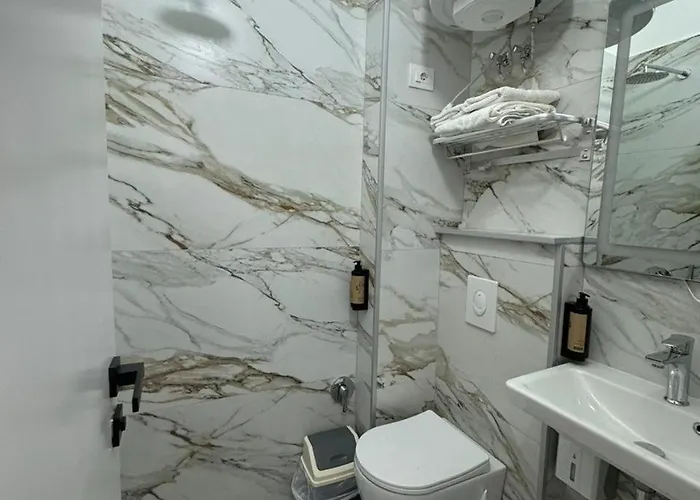 Daire Star & Restaurant Golem (Tirana)