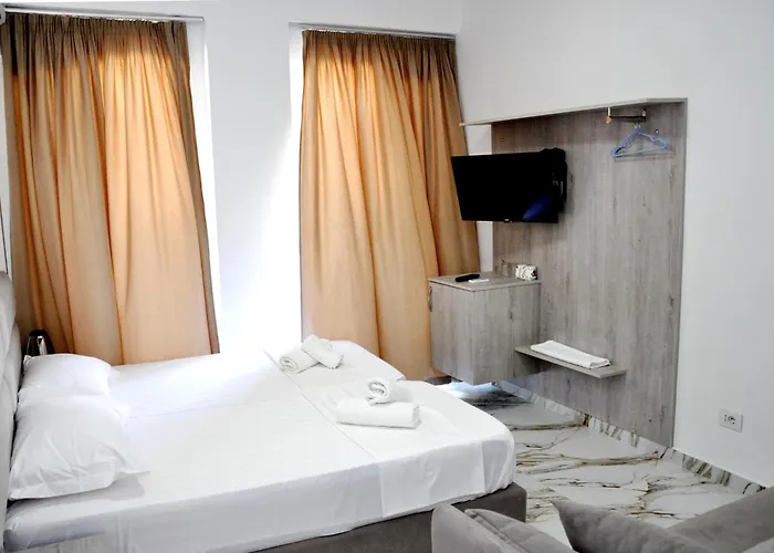 Star & Restaurant Golem (Tirana)