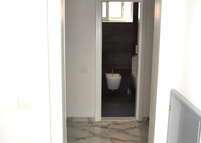 Star & Restaurant Daire Golem (Tirana)