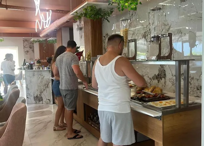 Daire Star & Restaurant *