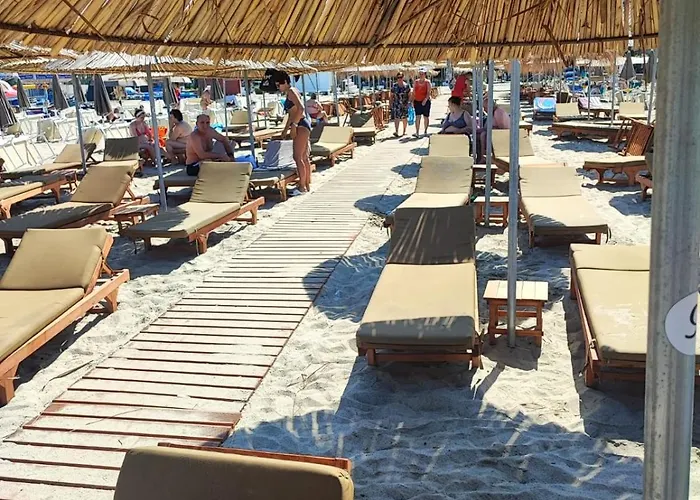 Star & Restaurant Golem (Tirana)